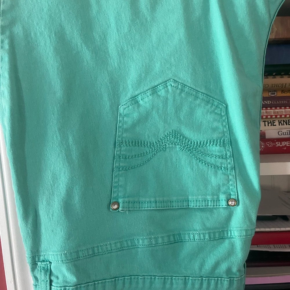 New Directions Weekend capri pants.